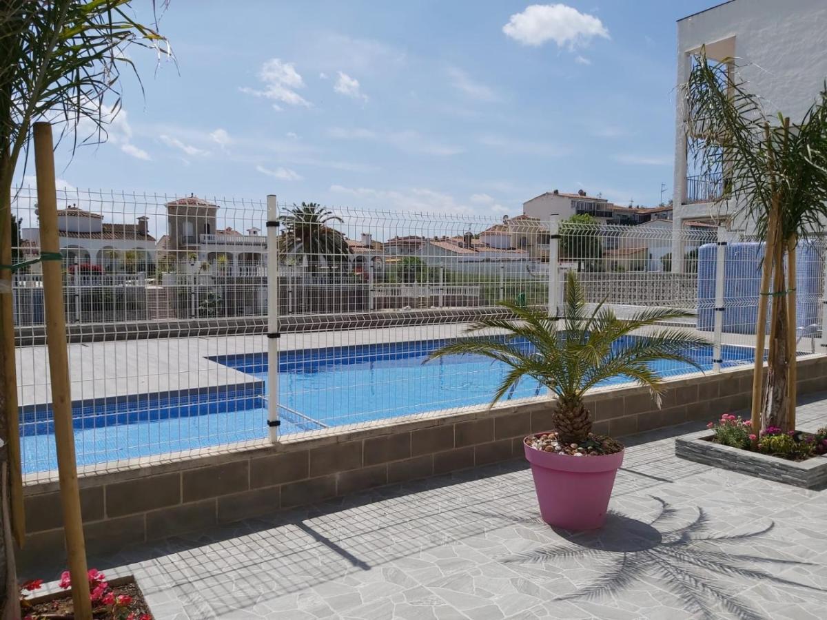 Apartament Amb Piscina Empuriabrava Exteriér fotografie